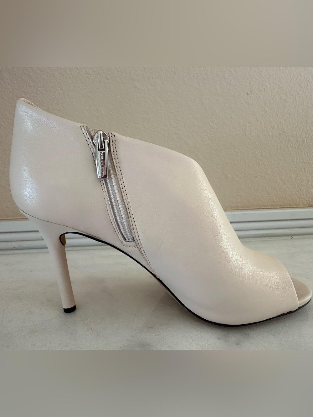 Vince Camuto Ivory Peep Toe Booties Heels Leather Side Zip - Picture 10 of 16